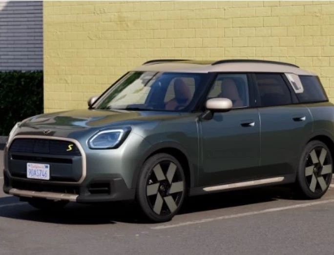 All Electric Mini Countryman Promo (1)