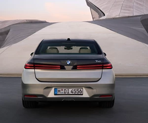 P90636063 Lowres Bmw 740 Xdrive 04 20