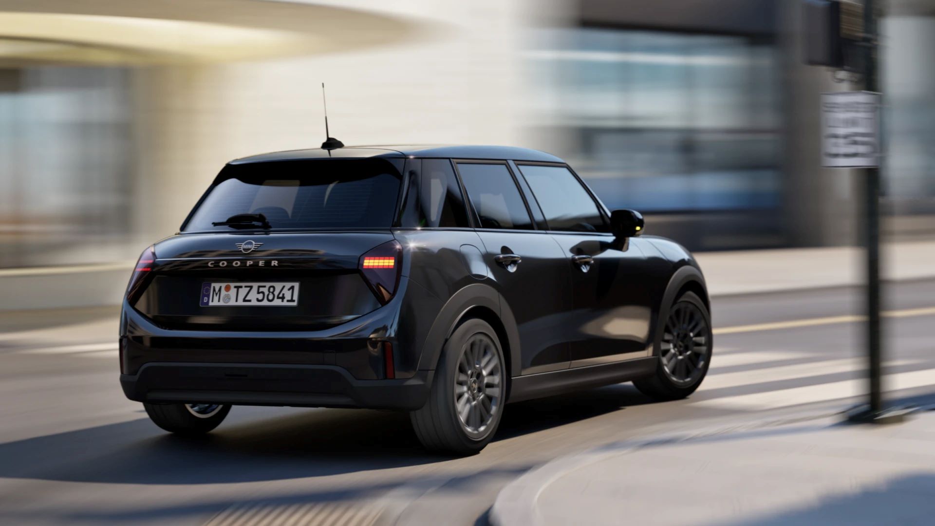 Mini Blackyard Showroom F65 Wide