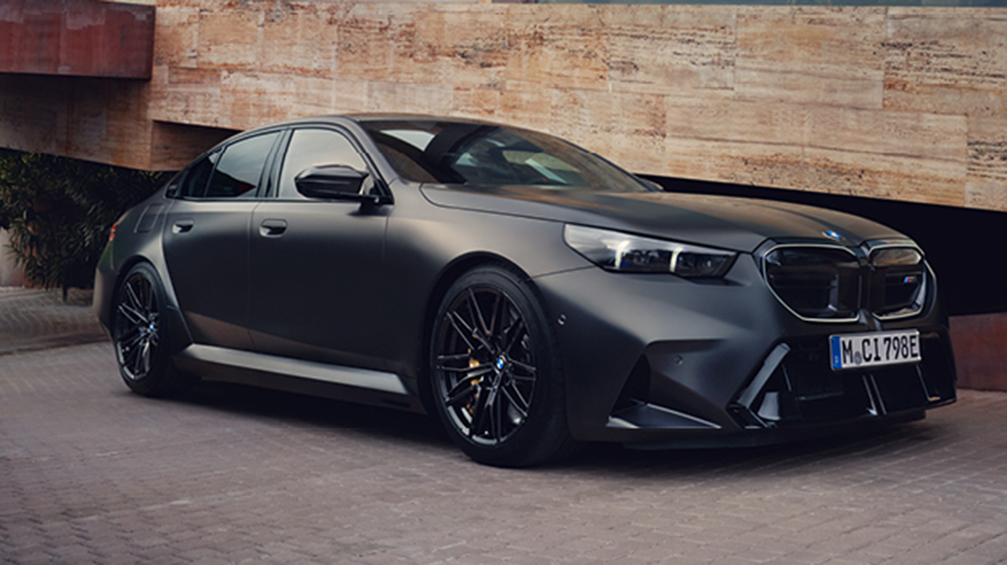 14061 Bmw Mtour Image2 (2)