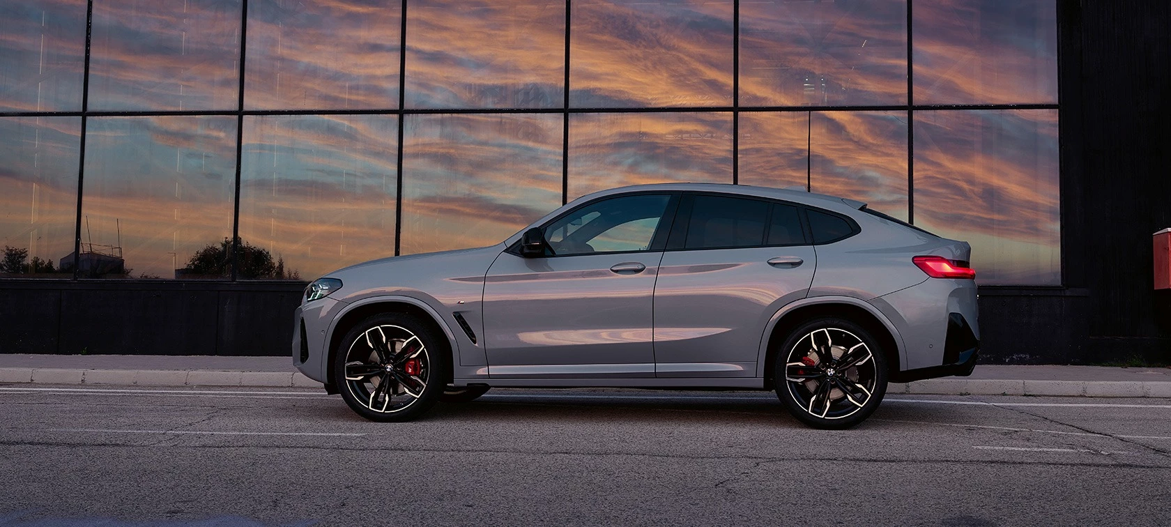 32 BMW X4 Slide